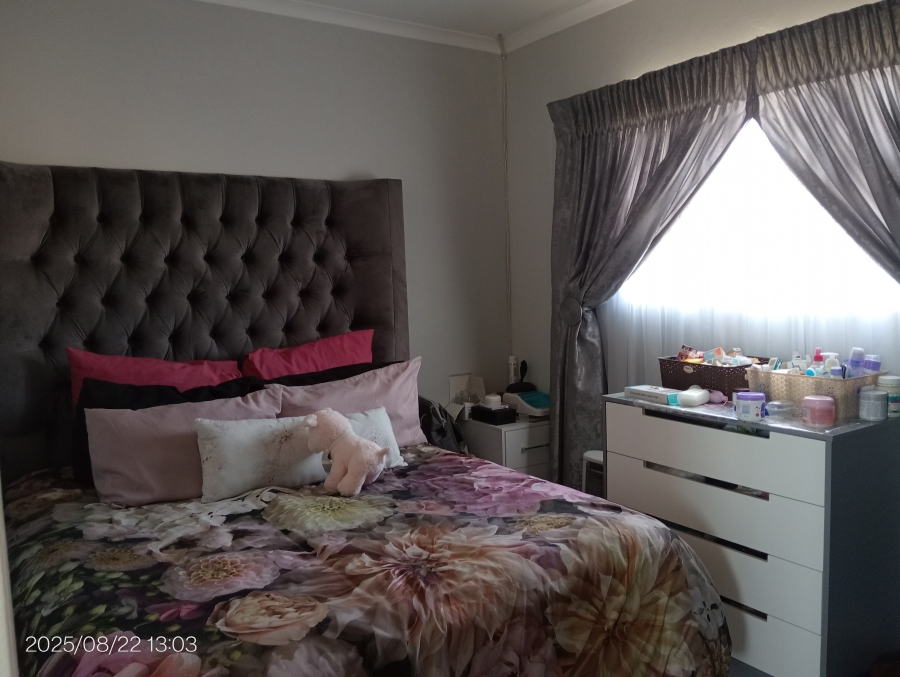 To Let 2 Bedroom Property for Rent in Waterval East North West
